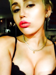 Famous Celebrity Miley Cyrus Making Nude Selfies