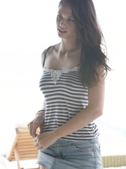 Fashion model Tiffany strips and masturbates Pic 3