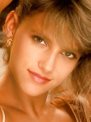 Sexy babe Julie Clarke Pic 7