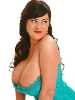 Bosomy Rachel Aldana Has Incredible Juggs