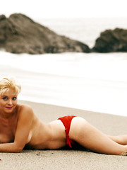 Sexy playboy babe donna lynn Pic 8