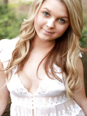 girl-next-door apeal Pic 1