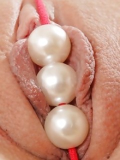 Leila Nasty Babe Loves To Pussy Play