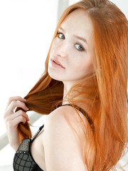 Petite redhead Pic 3