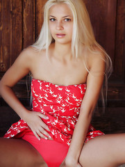 Sexy tanned blonde teen Jaggie Pic 2