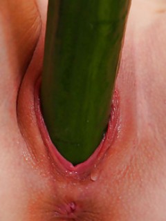 Gitti Loves To Pussy Play