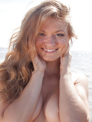 Narsel showing off her voluptuous body Pic 3
