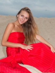 displaying her gorgeous Pic 1