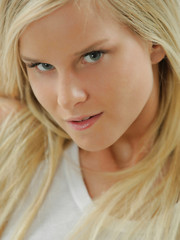 Gorgeous blonde Mary is white hot Pic 1