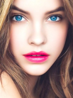 Models Seducing With Gorgeous Eyes