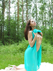 Assoli is ready to expose her pink pussy Pic 3