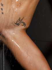 Malena enjoys fucking while taking a shower Pic 16